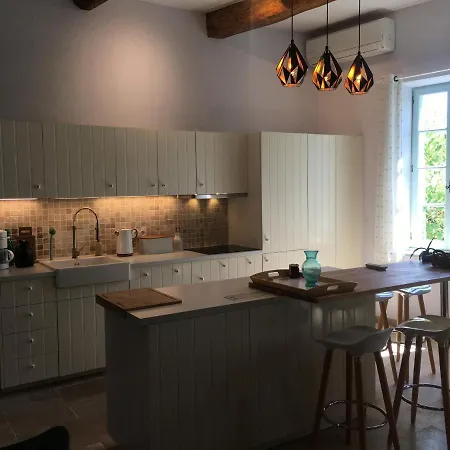 Cor Causy Mimosa Apartment *
